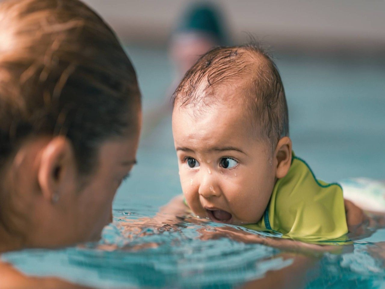 czy pieluchomajtki pampers są pokryte olejkiem